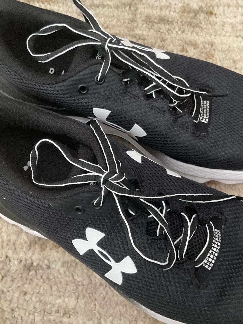 Under Armour Charged Gemini tennis shoes size 9.5, luxe sockliner